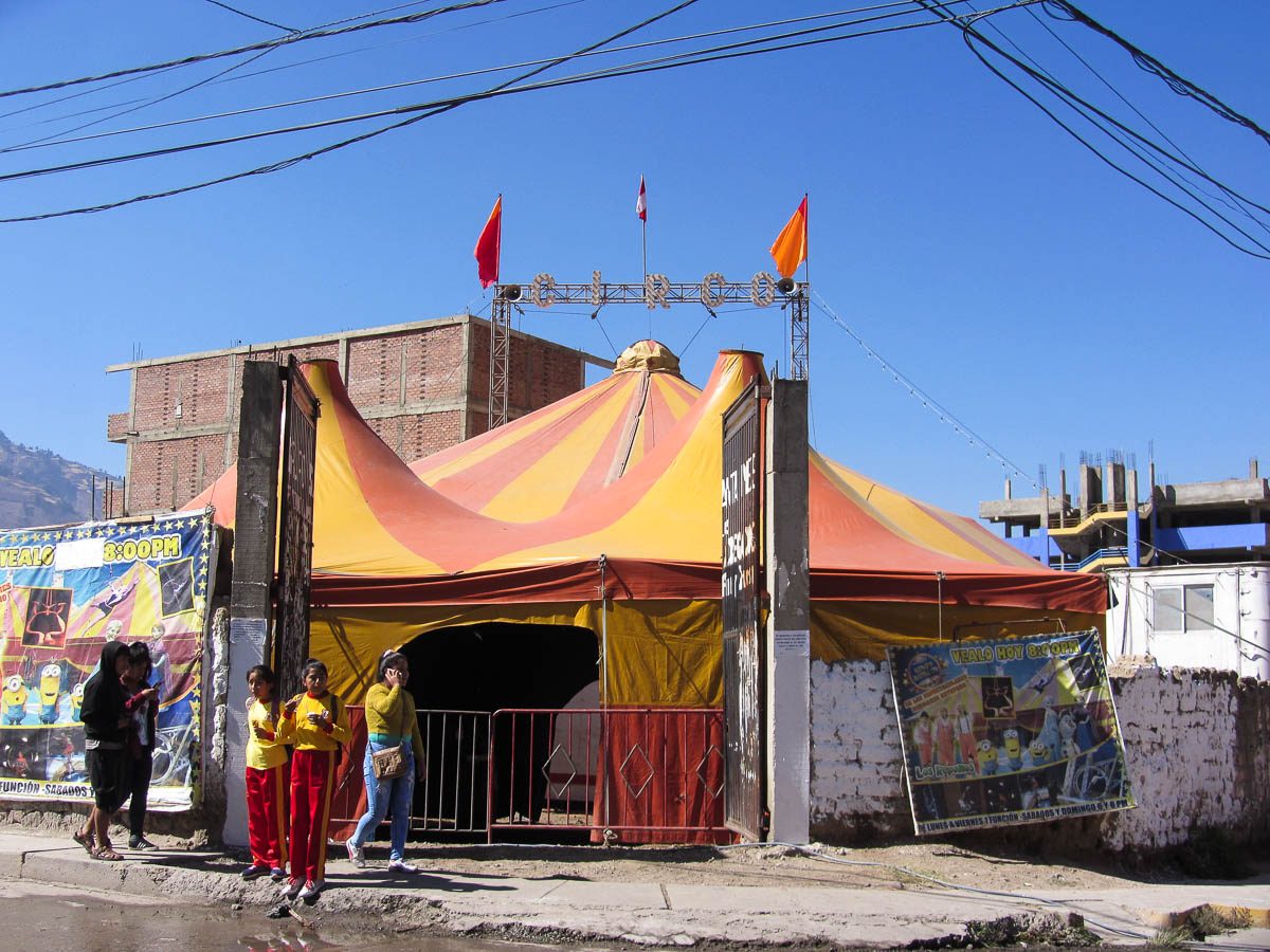 Le cirque s'installe à Caraz