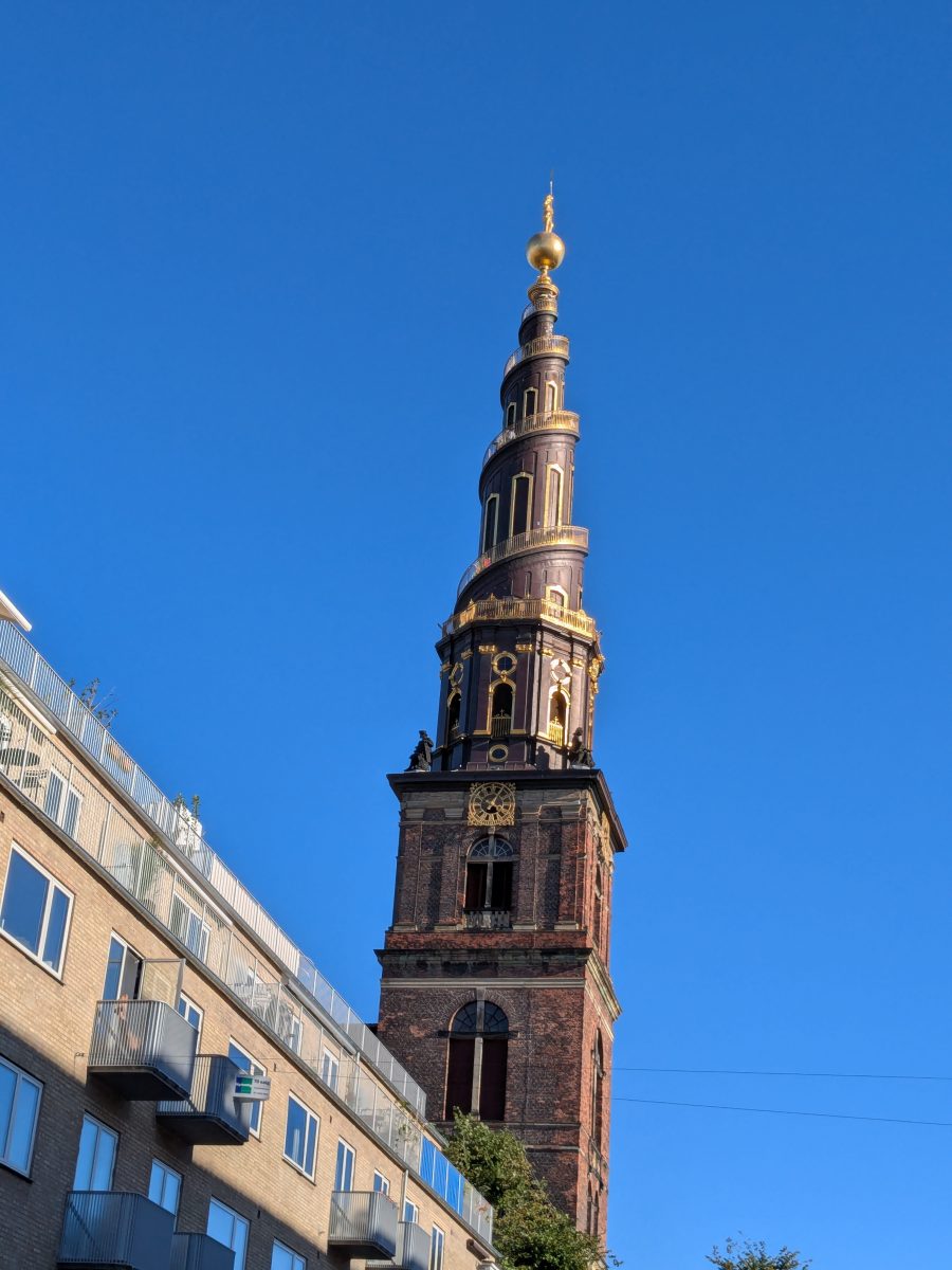 L'étrange clocher de l’Église de Notre-Sauveur