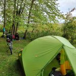 Bivouac près d'un lac