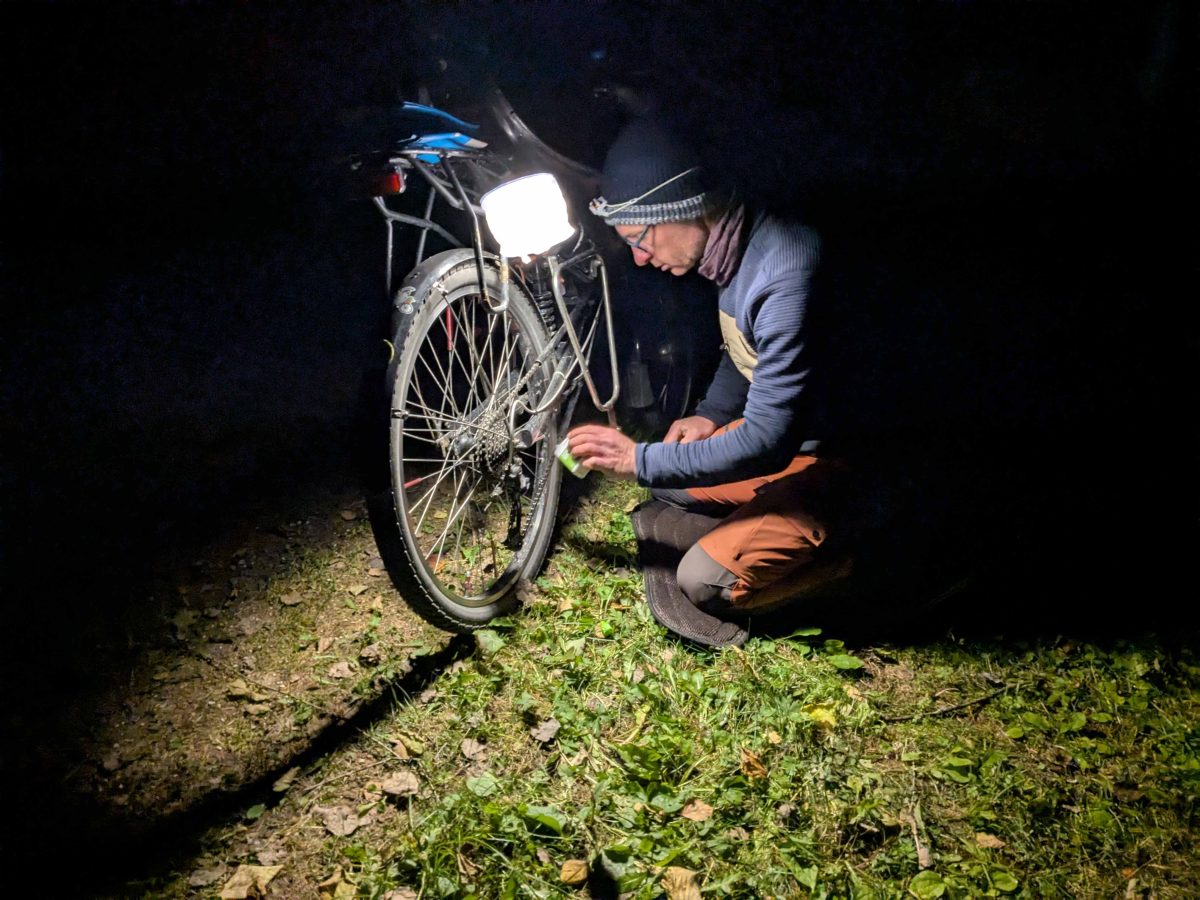 Quand il faut huiler les chaînes, on fait comme on peut